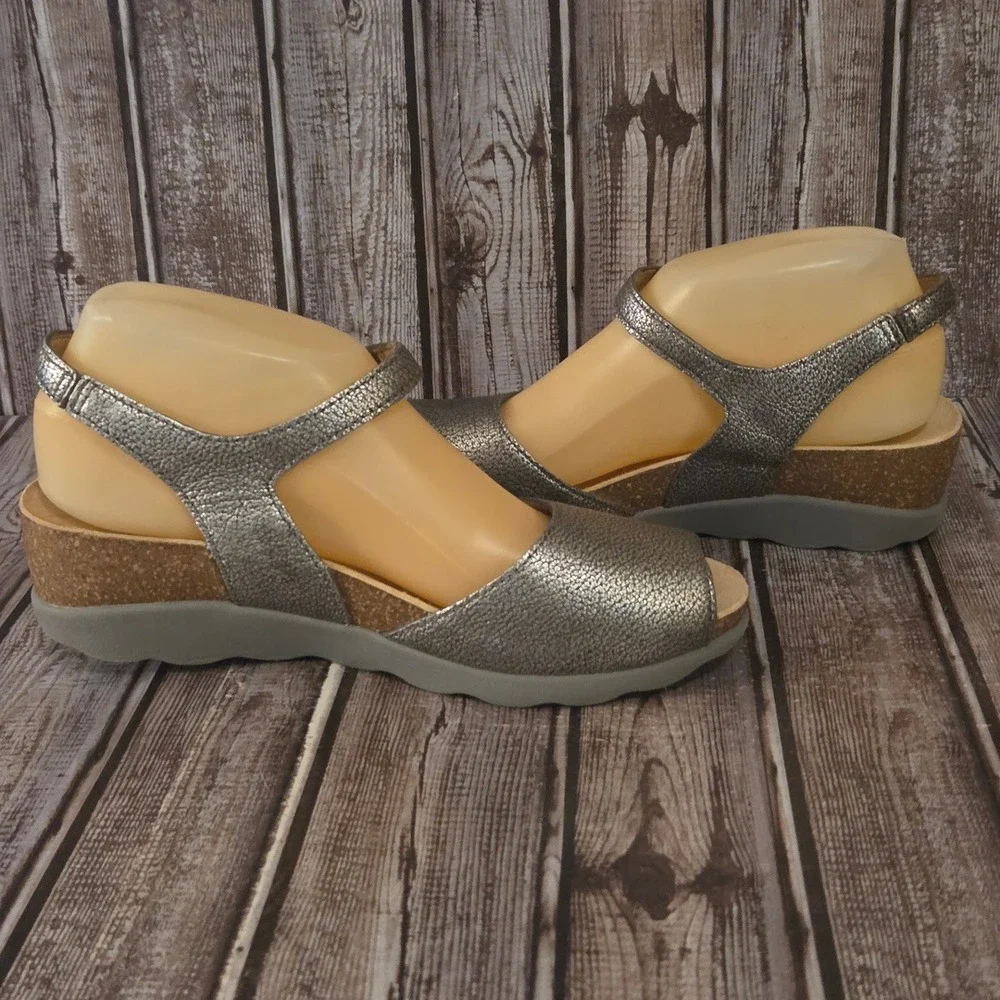 Sz 38 / 7.5-8 Dansko Marcy Pewter Metallic Leather Comfort Wedge Sandals VGUC!